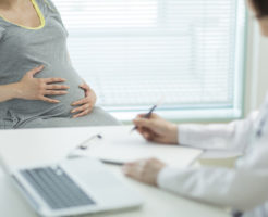 8b7dfb2c67af5c9119fdcc86e5cb23de 246x200 - 妊娠後期の「お腹の張り」頻度は？病院に行く目安は？